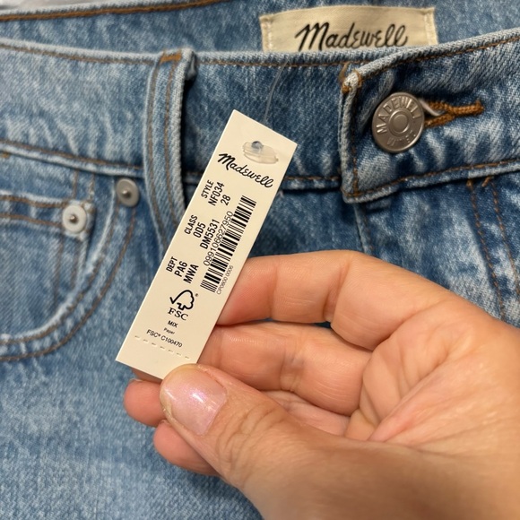 Madewell Relaxed Denim Side Slit Cutoff Medium Wash Distressed Jean  Shorts NWT - Picture 6 of 8